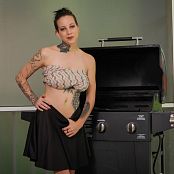  Amanda Verona Fire Up The Grill Picture Set & HD Video