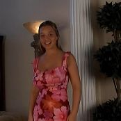 크리스티나 모델 오렌지 & 핑크 플라워 드레스 AI 강화 HD 비디오