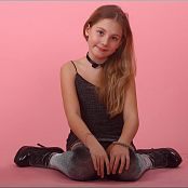 Download TeenModelingTV Alissa Sparkle Outfit Picture Set