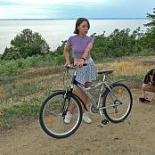 Download PilGrimGirl Wild Kitty Bicycle Trip Picture Set 002