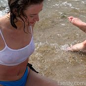 Download PilGrimGirl Wild Kitty Swimming in The Sea Picture Set