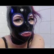 LatexBarbie Latex Mask In The Tub วิดีโอ 271218 AVI 