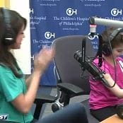 Selena Gomez 2011 07 18 Selena Gomez Sings with Hospital Patient Julia Interview On Air With Ryan Seacrest Video 250320 mp4 