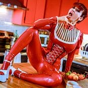 Bianca Beauchamp Ruby Rubber Cookery 028