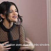 Selena Gomez 2015 10 08 Selena Gomez interview pour Revival Video 250320 mp4 