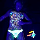Nikki Sims Black Light Body Paint 2017 1080p Video 180121 mp4 