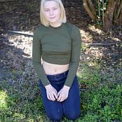 Brianna Aerial GMA 095   Green Long Sleeve Crop Top and Jeans DSC 4902