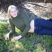 Brianna Aerial GMA 095   Green Long Sleeve Crop Top and Jeans DSC 4915