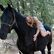 PilgrimGirl Jessy and The Black Horse Set 001 014