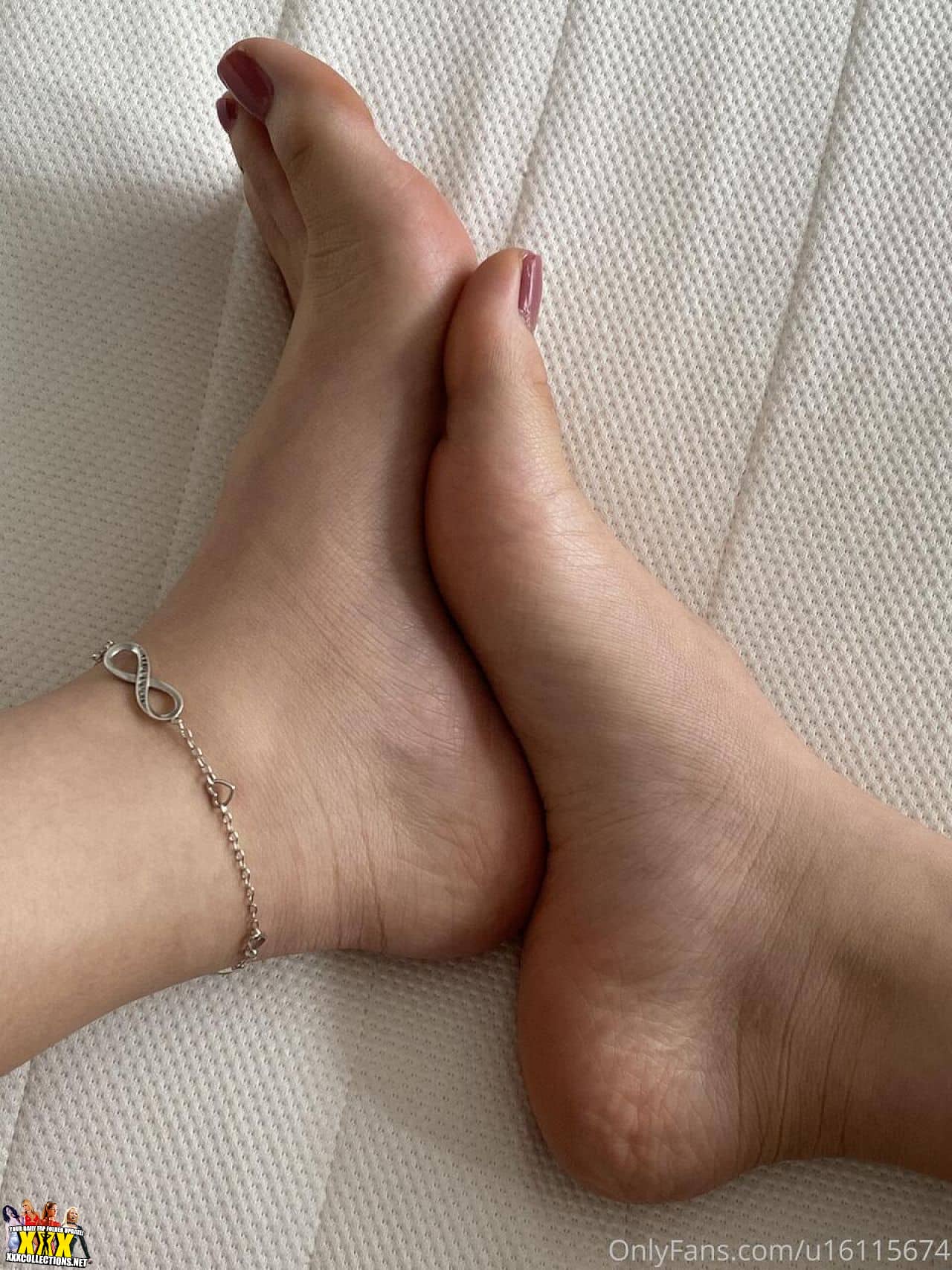 https://xxximg.art/ssdimg2/images/2021/06/29/LunaQueen_OnlyFans_2020_05_09_38309598_Ready_for_some_feet_whorship_content_Swipe.jpg
