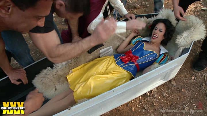 Role Play Gangbang Porn - Lyla Storm Snow White roleplay Gangbang HD Video Download