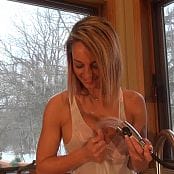 Nikki Sims Cleaning Her Boobs 2015 HDwmv 00009