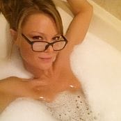 Madden Tub With Glasses Selfies 001lO0U8