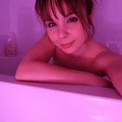 Ariel Rebel Purple bath 060
