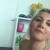 Layla Price OnlyFans 17 09 07 Morning Shower Piss Drink Video 161118 mp4 