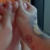Jessica Nigri OnlyFans Foot Rub Video 200623 mp4
