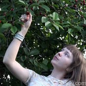 PilGrimGirl Jessy Picking Cherries Set 002 007