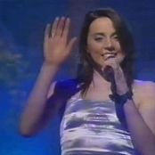 Spice Girls 2 Become 1 Live at Des OConnor Tonight 1996 Video 150924 mp4