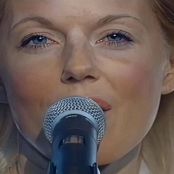 Geri Halliwell Calling Live at Pepsi Chart 2001 Video 150924 mp4