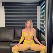 Vicky Stark OnlyFans Yellow Outfits Try On Video 081024 mp4