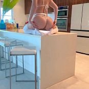 Vicky Stark OnlyFans Cute Outfit In The Kitchen Tease Video 201024 mp4