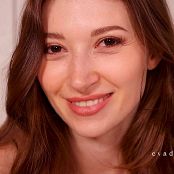 Eva De Vil Close Up Snap & Pay HD Video