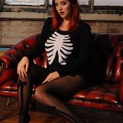 Lucy V Skeleton Top 019