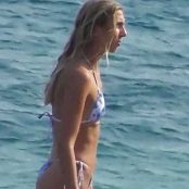 Perfect Ass Girl In Thong At The Beach Video 201124 mp4