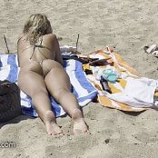 Candid Thong Girl Beach Voyeur Video 201124 mp4