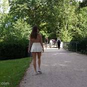 BralessForever 2025 05 30 Ellie Ellie In The Park Video 110625.mp4 snapshot 17.12 [2025.06.14 21.16.30]