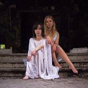 8H01 Ava and Cassie Set 001 009
