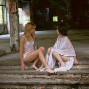 8H01 Ava and Olivia Set 001 002
