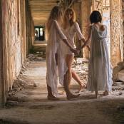 8H01 Ava Cassie Olivia Set 001 011