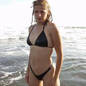 Amateur Model Nicole Beach Picture Set