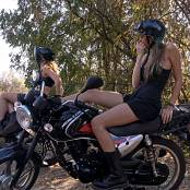 Girls Hunter of Beauty Rest On The Road 4K UHD Video 003 070825.mp4 snapshot 04.03 [2025.08.07 21.08.57]