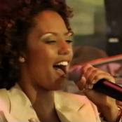 Spice Girls Viva Forever Live at TOTP 1998 Video 120825.mp4 snapshot 02.02 [2025.08.19 13.28.00]