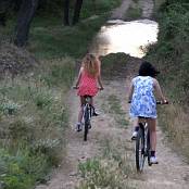 Girls Hunters of Beauty Evening Bikes 4K UHD Video 240825.mp4 snapshot 02.02 [2025.08.24 22.17.10]