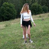 Girls Hunters of Beauty Mountains In Pasture 4K UHD Vide 003 240825.mp4 snapshot 00.50 [2025.08.24 22.17.29]