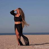 Cinderella Story Cinderella Windy Desert Video 002 290925.mp4 snapshot 01.47 [2025.09.29 16.46.56]