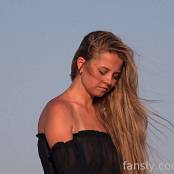 Cinderella Story Cinderella Windy Desert Video 002 290925.mp4 snapshot 05.29 [2025.09.29 16.46.59]