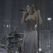 Tate McRae Dear God Live Saturday.Night.Live.S50E14 2160p Video 021025.mkv snapshot 01.34 [2025.10.03 18.37.49]