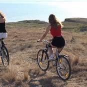 Girls Hunters of Beauty Bicycles In The Steppe 4K UHD Video 001 131025.mp4 snapshot 02.32 [2025.10.13 23.34.10]