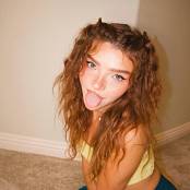 Bougie BB OnlyFans BROWN HAIR YELLOW TOP BLUE YOGA PANTS ASS RIPPED (11)