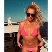 Britney Spears 2025 12 09  1998174688598765881 Xi7CksZkfStlL ra Video.mp4 snapshot 00.00.308