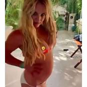 Britney Spears 2025 12 23  2003264610519183621 aI5uuEUqhFoqq3lc Video.mp4 snapshot 00.12.000