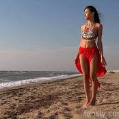 Cinderella Story Mia Dance On The Shore 001 Video 151026.mp4 snapshot 01.00.080