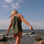 Cinderella Story Pink Rabbit Fun On The Shore Video 002